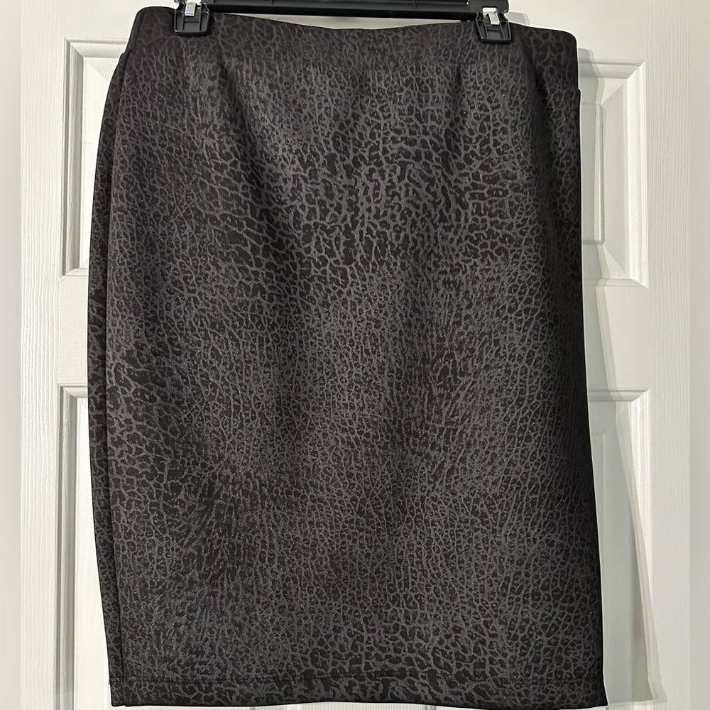 BCX Animal Print Pencil Skirt